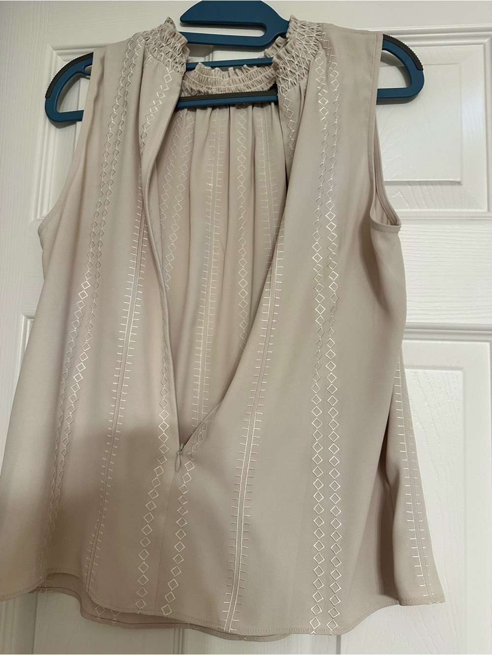 WHBM Contrast Stitch Oat Sleeveless Top Blouse 6 NWT - Picture 7 of 8